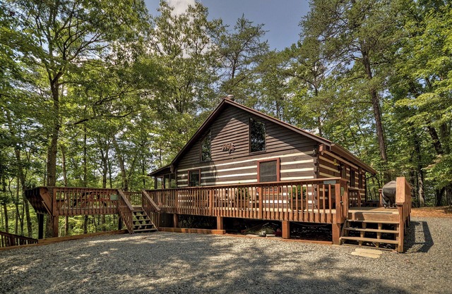 Beautiful Cabin, Outstanding View, Fenced Yard