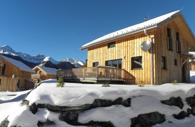 Beautiful chalet on the ski slopes with sauna