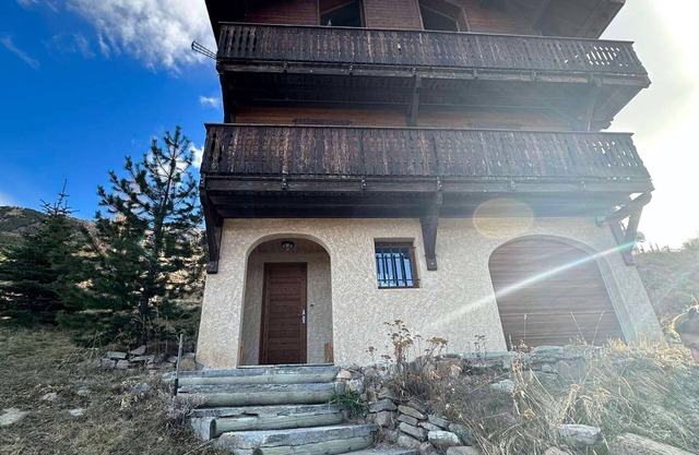 Beautiful chalet with sauna and fireplace, near the slopes