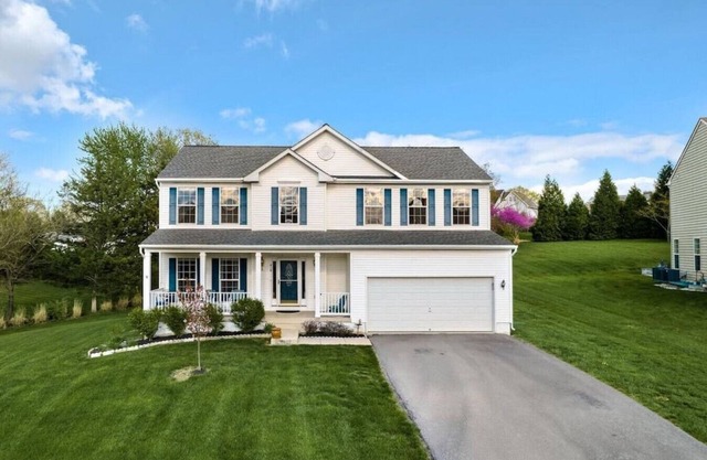 Beautiful Comfortable House w/Fireplace