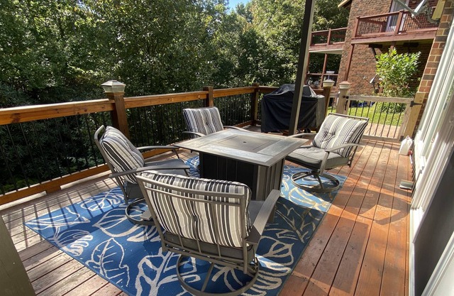 Beautiful Condo Just Off the Parkway-Pet Friendly!