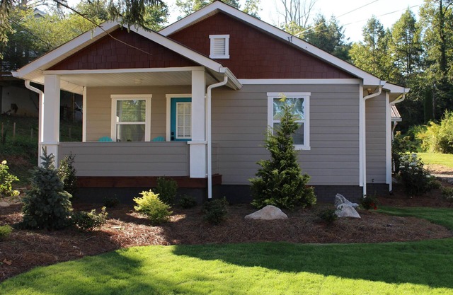 Beautiful Cottage, Short Walk to Downtown! No Extra Management Fees