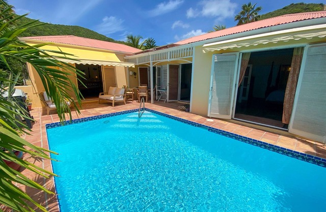 Beautiful Cottage with Private Pool in the Exclusive East End! (See video tour!)