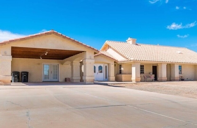 Beautiful Country Home w/King Beds, free wifi & free parking