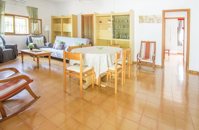Beautiful country house in the center of the Island