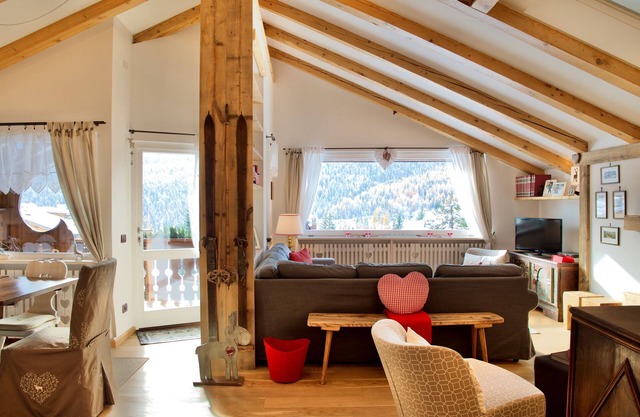 Beautiful design 3 bedroom apartment in Cortina
