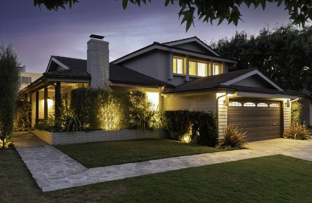 Beautiful Del Rey Home with Backyard. Close to Beach, Restaurants, Venice