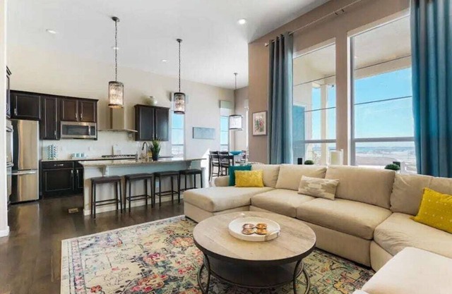 Beautiful Denver Home, Mountains, Great Views, Large Home
