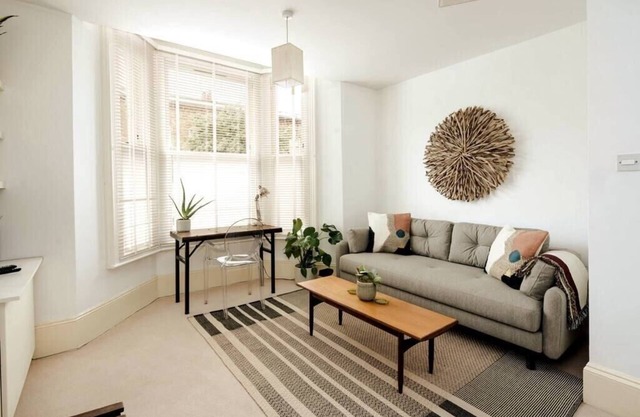 Beautiful Designer Flat in Maida Vale, Sleeps 4