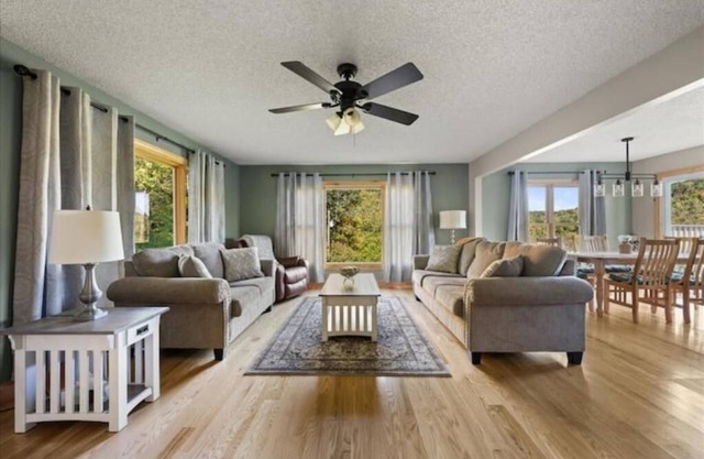 Beautiful driftless area home next to snowmobile trail!