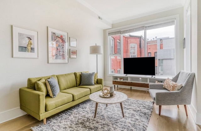 Beautiful Dupont Circle 2BR w/W/D, nr Dining & Bars, by Blueground