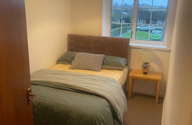 Beautiful entire Family home, sleeps 6/7 guests, child friendly location