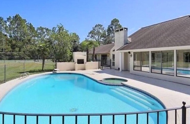 Beautiful Executive Estate Only 20 Minutes from New Orleans