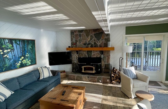 Beautiful family cottage on private lake in the heart of Muskoka