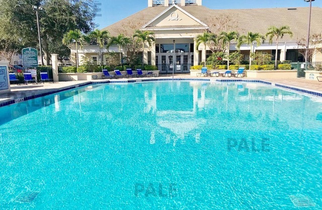 BEAUTIFUL FAMILY-SIZED TOWNHOME IN A VACATION RESORT NEAR DISNEY/ORLANDO