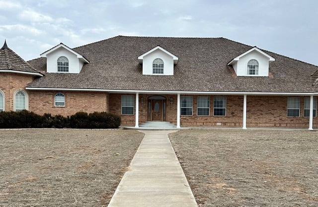 Beautiful Farmhouse located 2 miles outside of Panhandle TX.