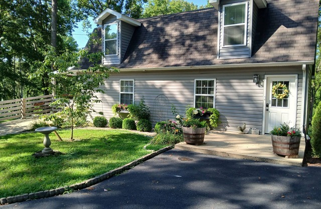 Beautiful five star Home In Bowling Green
