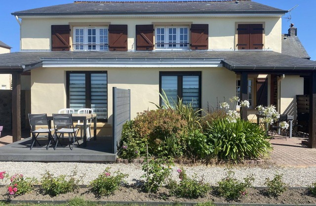 Beautiful apartment in villa for 4 guests with WIFI, TV, terrace, panoramic view and parking