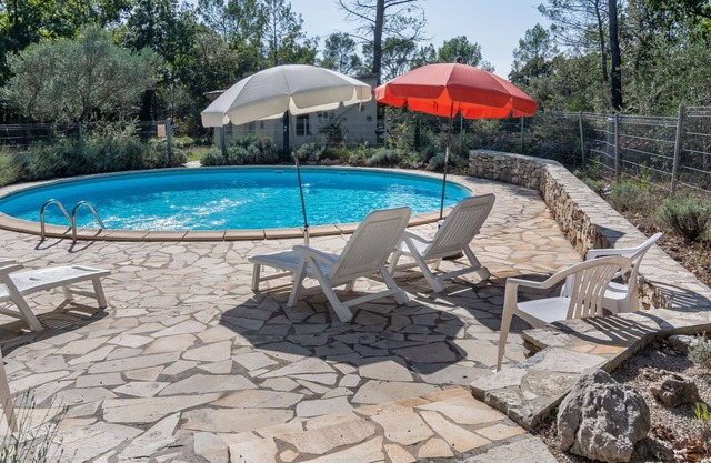 Beautiful private villa for 8 guests with private pool, WIFI, TV, terrace, pets allowed and park.