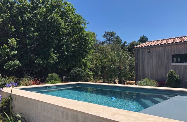 Beautiful House: Pool, Wooded Garden, Beach walk.