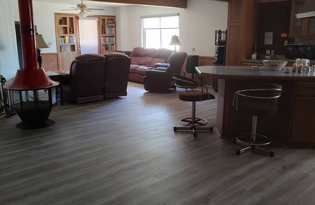 Beautiful Guest House on 20 acre ranch