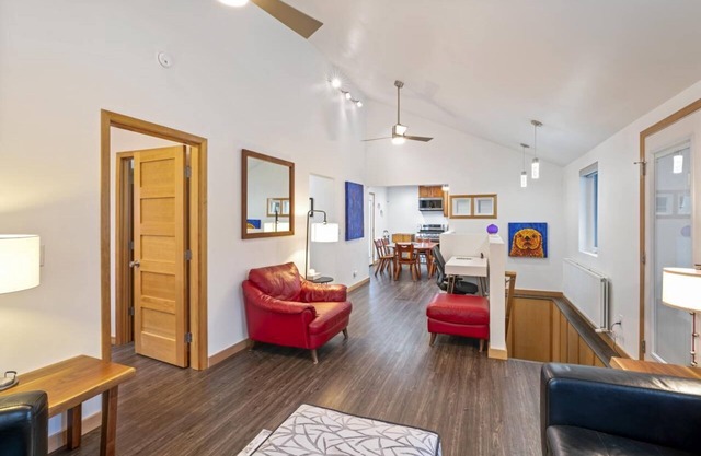 Beautiful, Historic, Downtown Home - 1/2 block from Iditarod