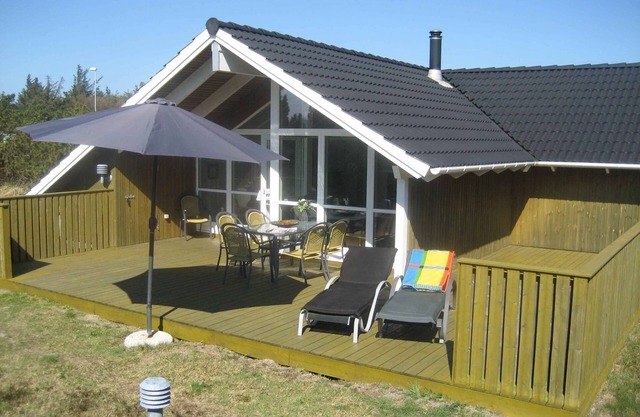 Beautiful holiday home close to the North Sea