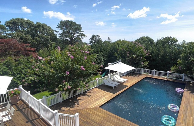 Beautiful Home Close to Shinnecock Bay, Private Pool, Sauna