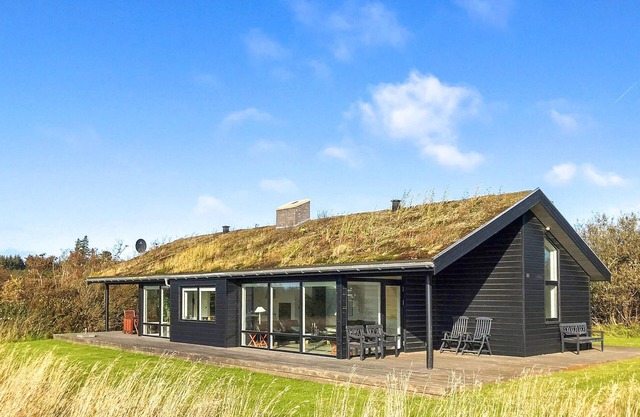 Beautiful home in Blokhus with kitchen