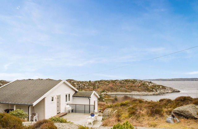 Beautiful home in Bokn with WiFi