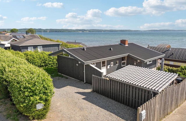 Beautiful home in Børkop with WiFi