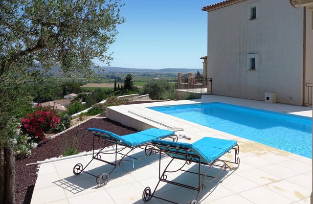 Beautiful home in Calvisson with WiFi