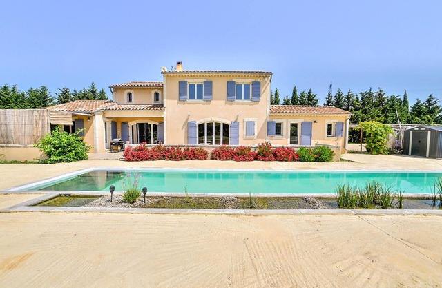 Beautiful home in Eyragues