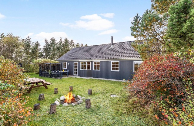 Beautiful home in Hemmet with kitchen