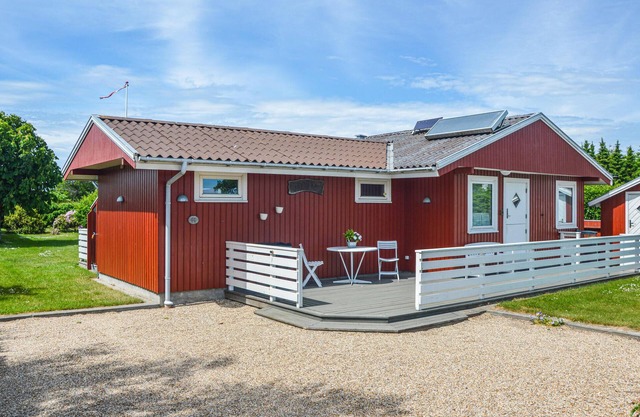 Beautiful home in Hemmet with kitchen