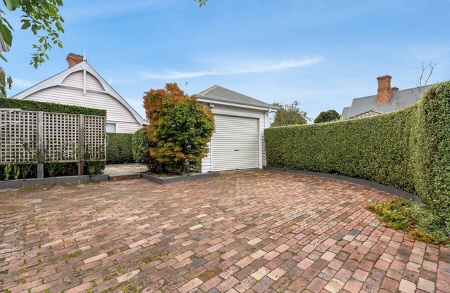 Beautiful home in Sandy Bay