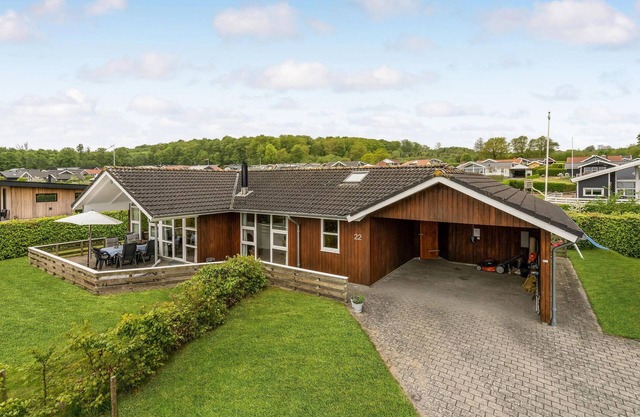 Beautiful home in Sjølund with WiFi