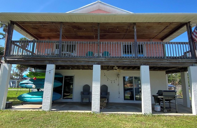 Beautiful Home Located DIRECTLY ON RIVER!