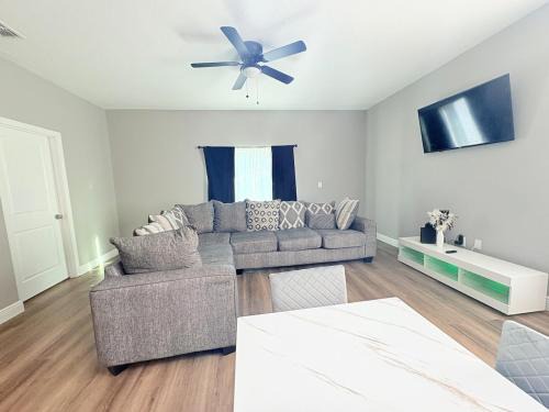 Beautiful Home Near Inter & C0 Stadium