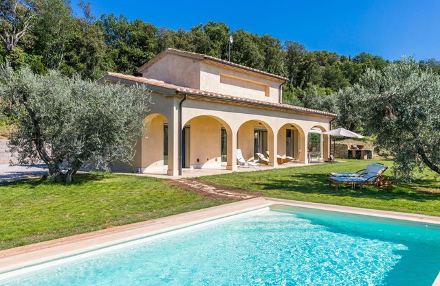 Beautiful private villa for 6 guests with A/C, private pool, WIFI, TV, patio and panoramic view