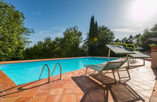Beautiful apartment in villa for 4 people with pool, WIFI, TV, terrace and panoramic view