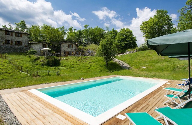 Beautiful apartment in villa for 6 people with pool, WIFI, TV, patio and pets allowed