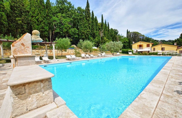 Beautiful apartment for 6 people with pool