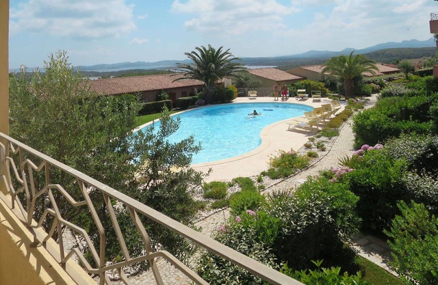 Beautiful apartment for 4 guests with pool, WIFI, A/C, TV, terrace, pets allowed and parking