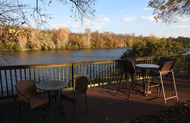 Beautiful lake view on private cul-de-sac!
