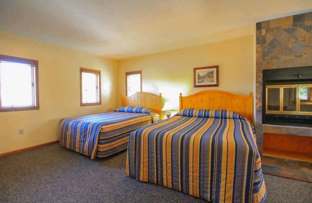 Beautiful Lakefront Inn Suites