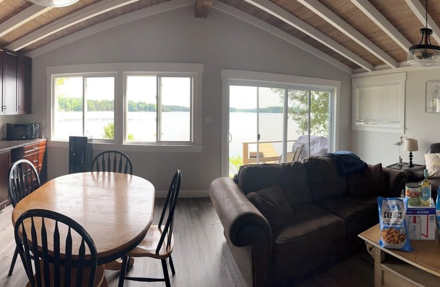 Beautiful lakefront cottage steps from the clear waters of spring fed Black Lake