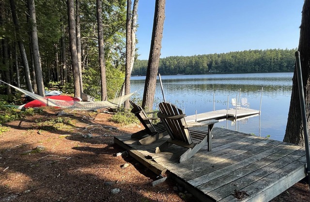 Beautiful Lakefront near Pleasant Mountain -sleeps 9+