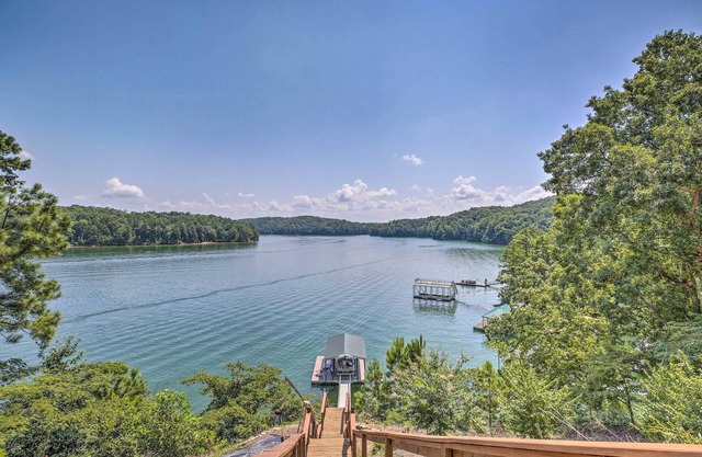 Beautiful Lakefront Studio: Dock, Fire Pit, Kayak