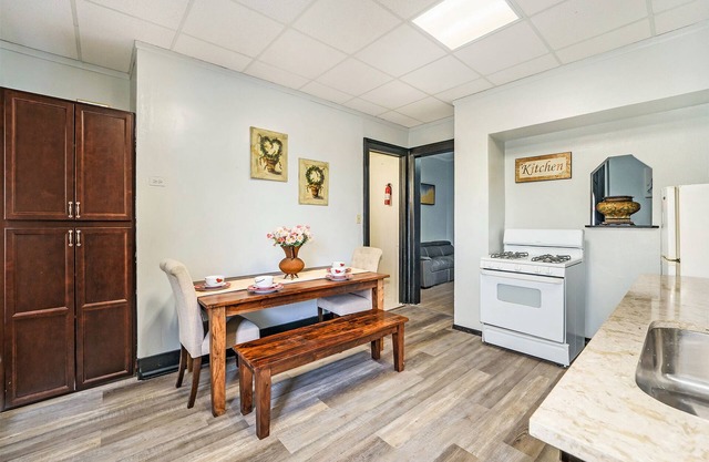 Beautiful Large 1 bed 1 bath in Capitol Hill denver